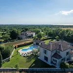 Vila Adriana *
